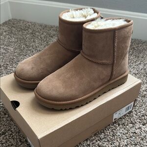 UGG Classic Mini II Chestnut Size 7